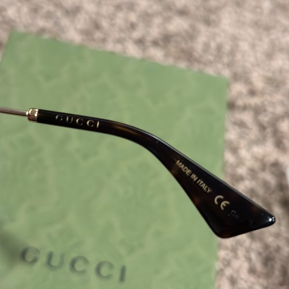 Extremely Gently Loved Gucci Sunglasses - Picture 8 of 9